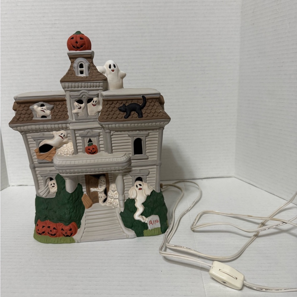 Vintage Pacific Rim “Pumpkin Skeleton’s House” Light-up Halloween vVllage #3829